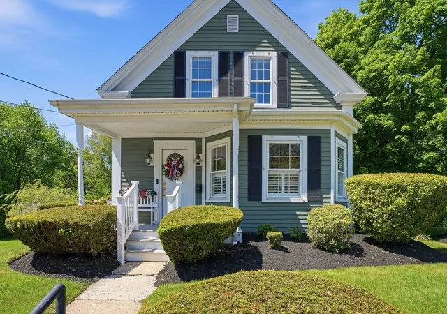Homes for sale in Holbrook, MA | 25 Linwood St, Holbrook, MA 02343 | MLS# 73525748