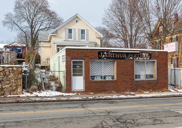 1st image of 525 Chelmsford St, Lowell, MA 01851 | MLS# 73460680