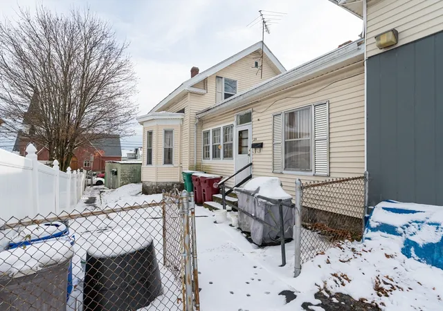 3rd image of 525 Chelmsford St, Lowell, MA 01851 | MLS# 73460680