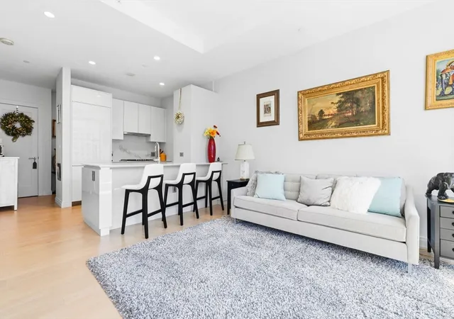 3rd image of 133 Seaport Blvd #1805, Boston, MA 02210 | MLS# 73511192