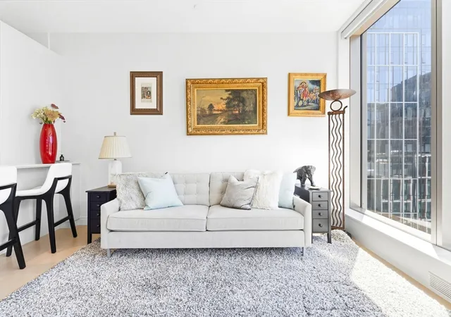 4th image of 133 Seaport Blvd #1805, Boston, MA 02210 | MLS# 73511192