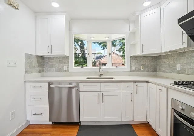 4th image of 14 Ravenna Rd, West Roxbury, MA 02132 | MLS# 73426048