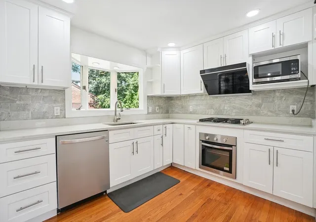 5th image of 14 Ravenna Rd, West Roxbury, MA 02132 | MLS# 73426048