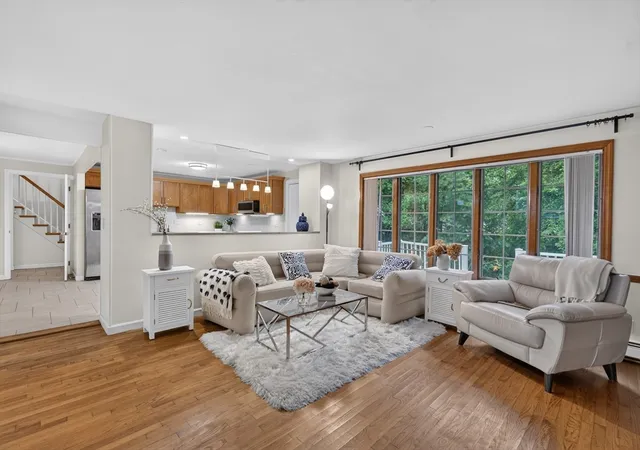 2nd image of 114 Maple St, Lexington, MA 02420 | MLS# 73547781