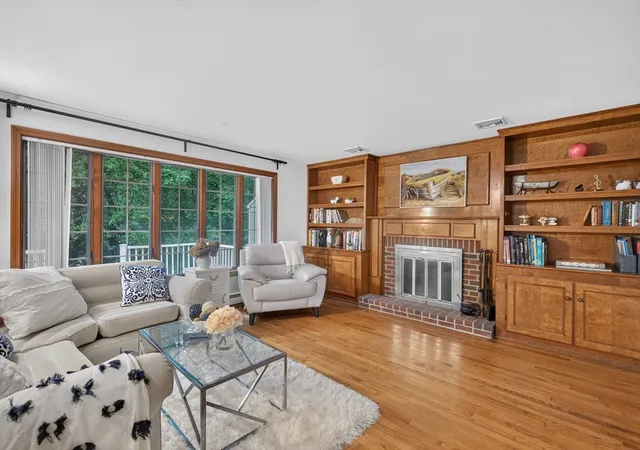 4th image of 114 Maple St, Lexington, MA 02420 | MLS# 73547781