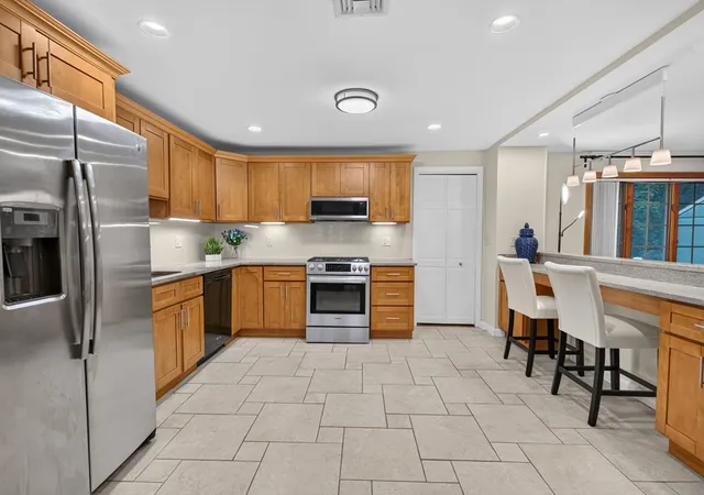 5th image of 114 Maple St, Lexington, MA 02420 | MLS# 73547781