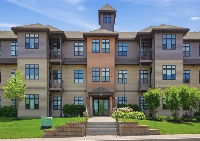 Homes for sale in Stoneham, MA | 11 Executive Dr #113, Stoneham, MA 02180 | MLS# 73526704