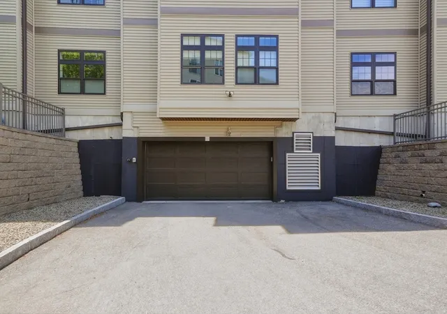Homes for sale in Stoneham, MA | 11 Executive Drive, Stoneham, MA 02180 | Houzeo