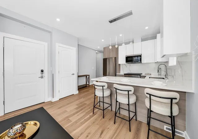 Listing Photo 5 - Condo for sale in building located at 181 Maverick St, Boston, MA 02128 - Unit #1