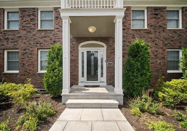 Photo 2 of Single family home for sale at 10 Juniper Hl Rd, Waltham, MA 02452 | MLS# 73554419 | Listing updated on 2026-09-12