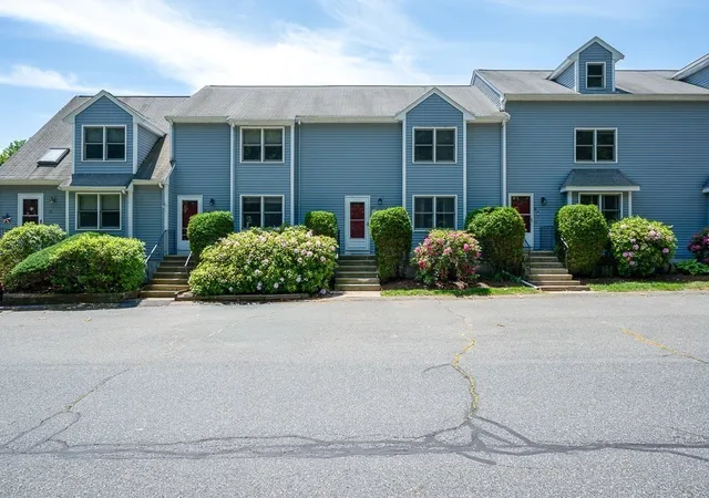 Homes for sale in Hopkinton, MA | 15 Pinecrest Vlg #15, Hopkinton, MA 01748 | MLS# 73531806