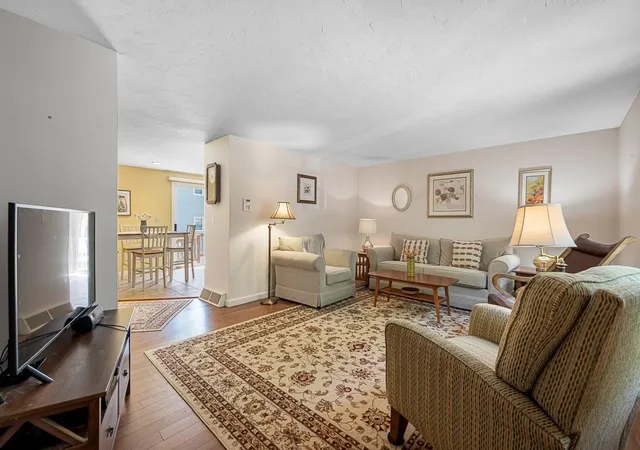 Homes for sale in Hopkinton, MA | 15 Pinecrest Vlg, Hopkinton, MA 01748