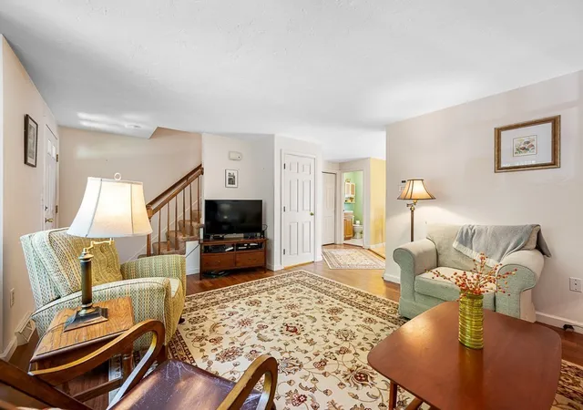 Homes for sale in Hopkinton, MA | 15 Pinecrest Vlg, Hopkinton, MA 01748