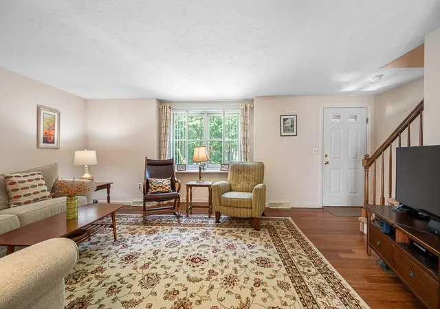 Homes for sale in Hopkinton, MA | 15 Pinecrest Vlg, Hopkinton, MA 01748