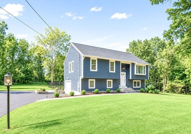 Photo 3 of Sale Pending at 174 Bent St, Franklin, MA 02038 | MLS# 73565449 | Listing updated on 2026-09-04