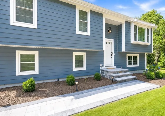 Photo 3 of Sale Pending at 174 Bent St, Franklin, MA 02038 | MLS# 73565449 | Listing updated on 2026-09-04