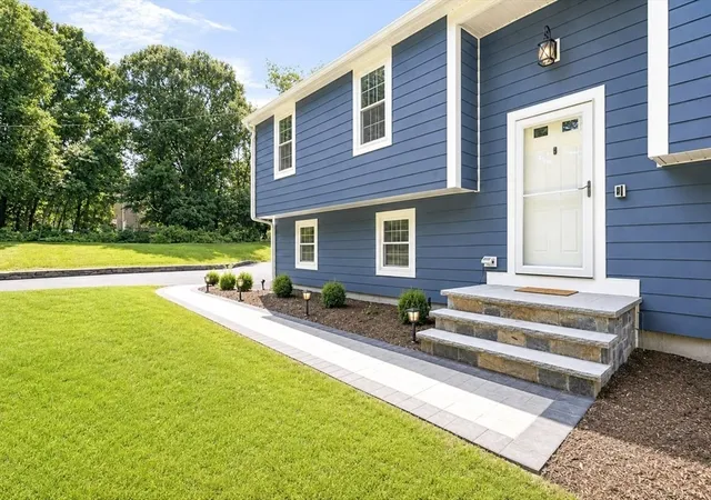Photo 4 of Sale Pending at 174 Bent St, Franklin, MA 02038 | MLS# 73565449 | Listing updated on 2026-09-04