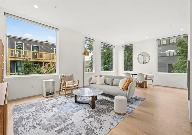 5th image of 537 E 1St St, Boston, MA 02127