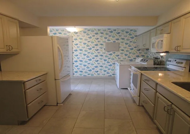 Listing Photo 4 - Condo for sale in building located at 188 Horseshoe Dr, Chicopee, MA 01020 - Unit #188