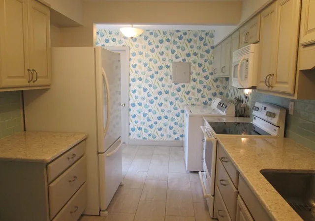 Listing Photo 5 - Condo for sale in building located at 188 Horseshoe Dr, Chicopee, MA 01020 - Unit #188