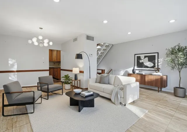 2nd image of 184 Rawson Rd #184, Brookline, MA 02445 | MLS# 73527992