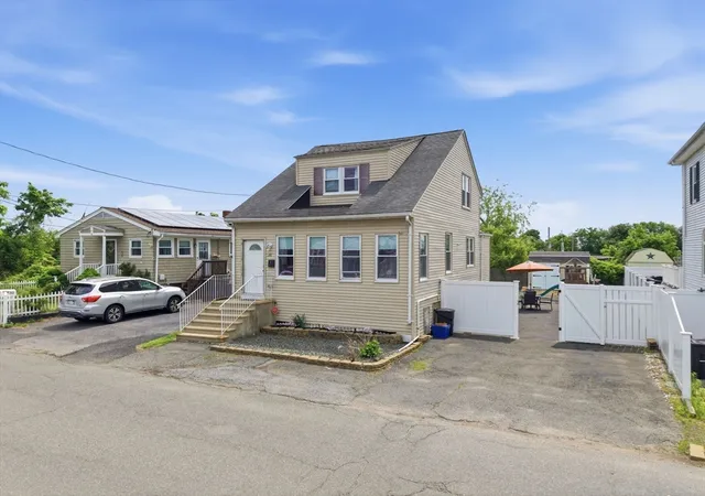 3rd image of 28 Houston Ave, Saugus, MA 01906 | MLS# 73528921
