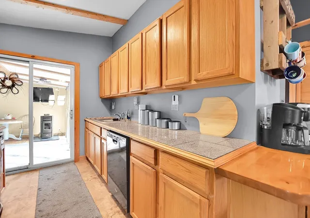 4th image of 50 Roosevelt Dr, Southbridge, MA 01550 | MLS# 73544013