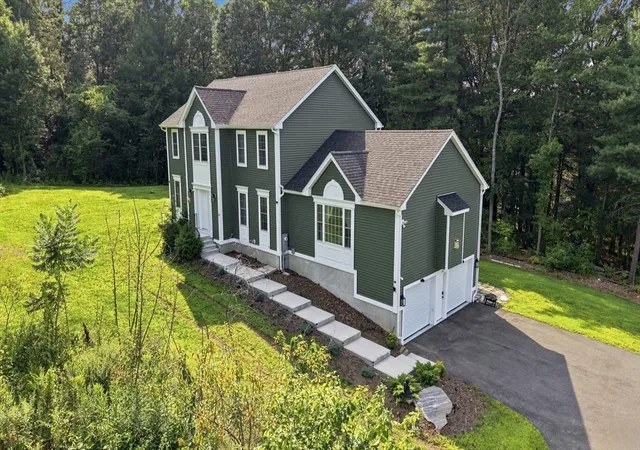 Photo 3 of Single family home for sale at 25 Greenbriar Dr, Shrewsbury, MA 01545 | MLS# 73562789 | Listing updated on 2026-08-16