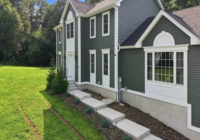 Photo 3 of Single family home for sale at 25 Greenbriar Dr, Shrewsbury, MA 01545 | MLS# 73562789 | Listing updated on 2026-08-16