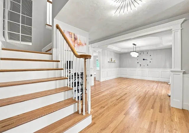Photo 4 of Single family home for sale at 25 Greenbriar Dr, Shrewsbury, MA 01545 | MLS# 73562789 | Listing updated on 2026-08-16