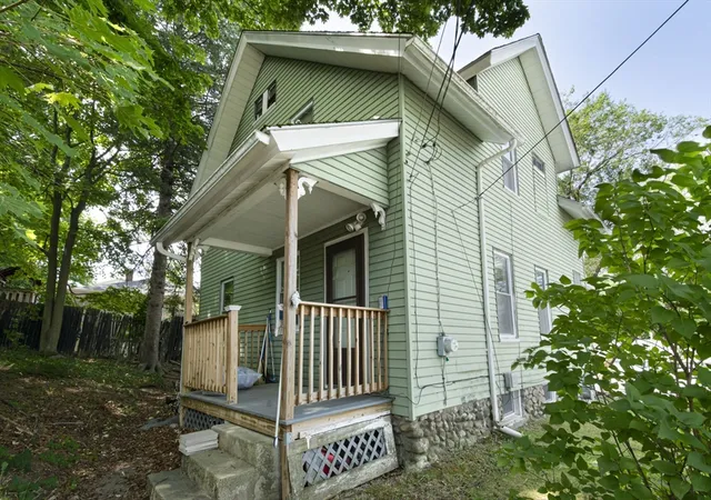Photo 4 of Single family home for sale at 7 Clarence St, Worcester, MA 01610 | MLS# 73553044 | Listing updated on 2026-10-06