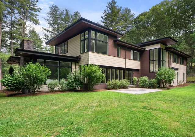 35th image of 11 Winthrop Circle, Weston, MA 02493 | MLS# 73486131