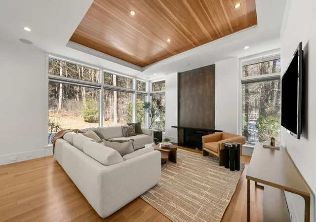 4th image of 11 Winthrop Circle, Weston, MA 02493 | MLS# 73486131