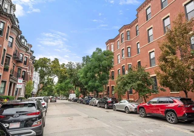 2nd image of 53 Chandler St, Boston, MA 02116