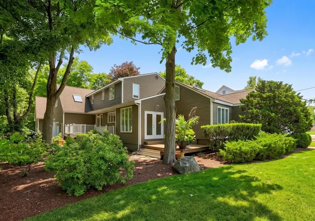Homes for sale in Burlington, MA | 129 Pearl Street, Burlington, MA 01803 | MLS# 73549444