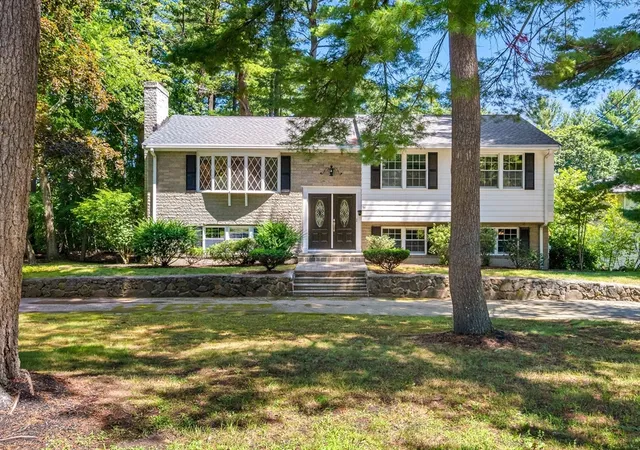 2nd image of 71 Colonial Dr, Reading, MA 01867 | MLS# 73560368