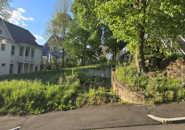 3rd image of 15 Forestdale Rd, Worcester, MA 01604 | MLS# 73518697