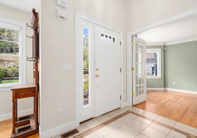 4th image of 3 Summerland Wy, Worcester, MA 01609