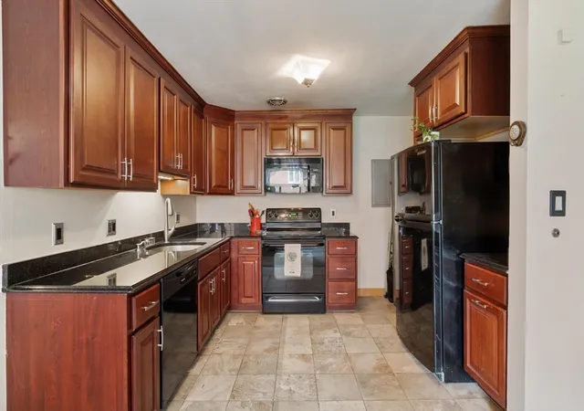 2nd image of 186 Lexington St #7, Watertown, MA 02472 | MLS# 73547108