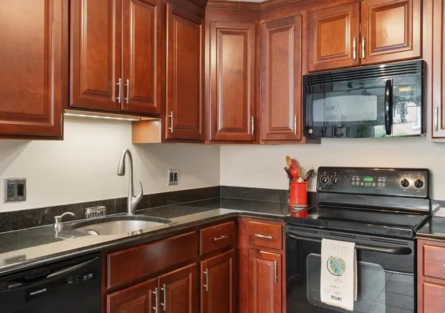 3rd image of 186 Lexington St, Watertown, MA 02472