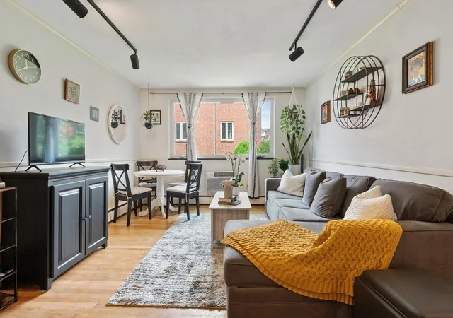 5th image of 186 Lexington St, Watertown, MA 02472