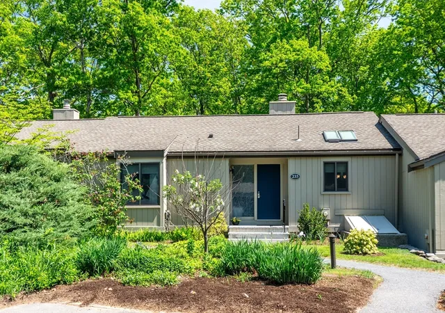 Homes for sale in Lincoln, MA | 235 Aspen Cir #235, Lincoln, MA 01773 | MLS# 73525366