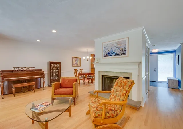 Homes for sale in Lincoln, MA | 235 Aspen Cir #235, Lincoln, MA 01773 | MLS# 73525366