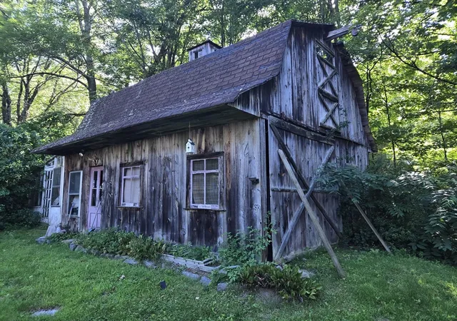 10th image of 133 Amherst Rd, Pelham, MA 01002 | MLS# 73564620