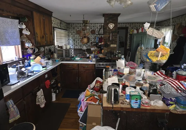 3rd image of 133 Amherst Rd, Pelham, MA 01002 | MLS# 73564620