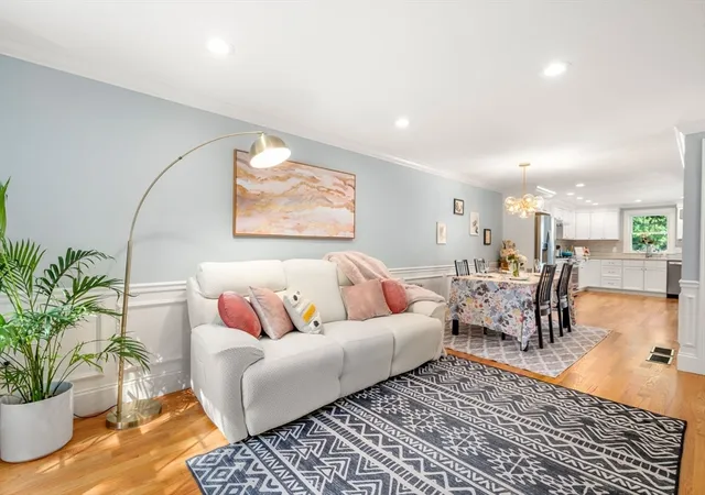 3rd image of 34 Washington St #34, Arlington, MA 02474 | MLS# 73549742