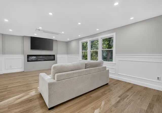 5th image of 14 Travis Dr, Framingham, MA 01702 | MLS# 73558669