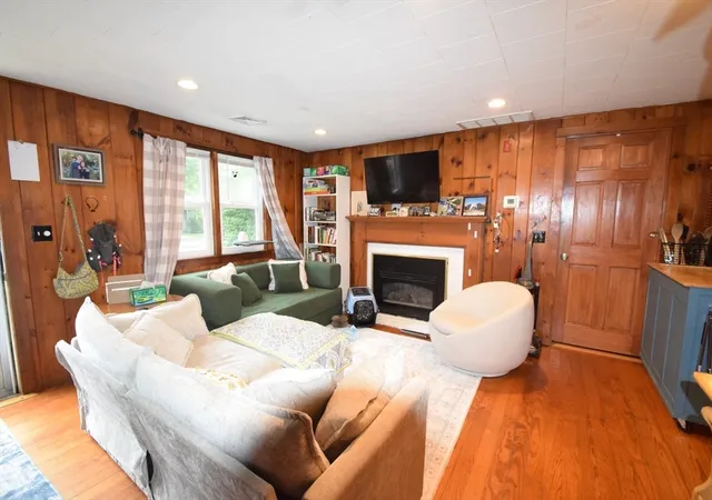 4th image of 16 Circuit Rd E, Yarmouth, MA 02601 | MLS# 73567842