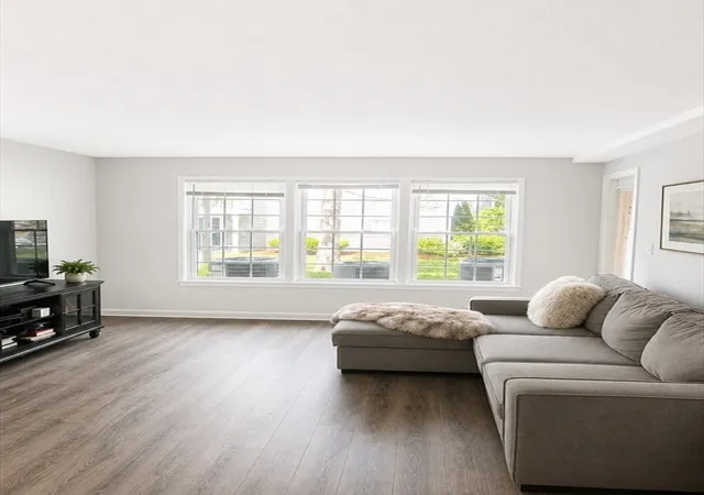 3rd image of 14 Walden Dr #4, Natick, MA 01760 | MLS# 73548357