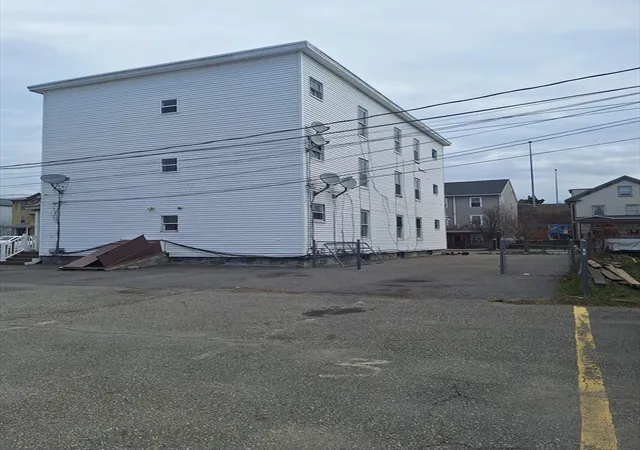 Listing Photo 4 - Condo for sale in building located at 246 Millbury St, Worcester, MA 01610
